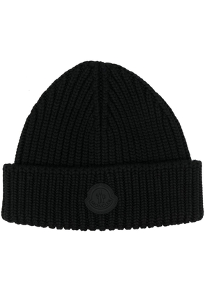 Moncler logo-patch ribbed beanie - Black