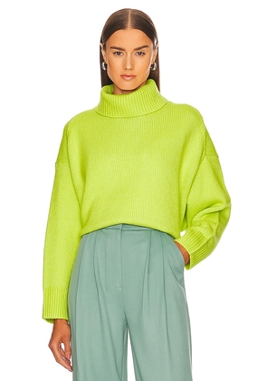 525 Relaxed Turtleneck Sweater in Green. Size S.