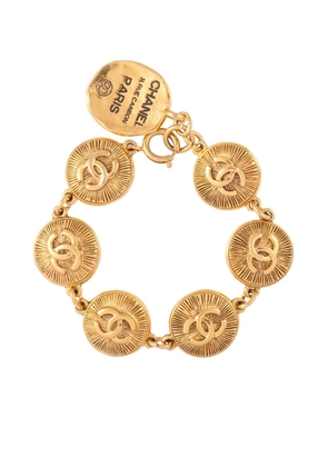 CHANEL Pre-Owned 1980s logo-embossed bracelet - Gold