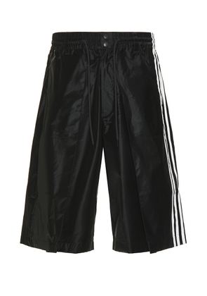 Y-3 Yohji Yamamoto Triple Black Shorts in Black - Black. Size XL/1X (also in M).