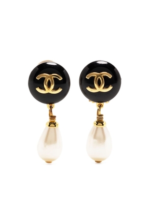 CHANEL Pre-Owned 1995 CC faux-pearl drop earrings - Gold