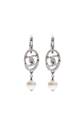 CHANEL Pre-Owned 2018 CC faux-pearl drop earrings - Silver