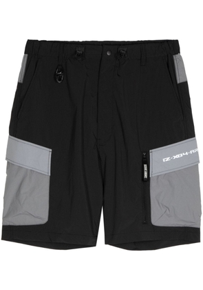 izzue logo-print colour-block cargo shorts - Black
