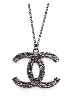 CHANEL Pre-Owned 2011 CC pendant necklace - Silver