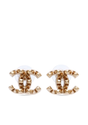 CHANEL Pre-Owned 2003 CC stud earrings - Gold