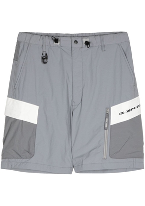 izzue logo-print colour-block cargo shorts - Grey