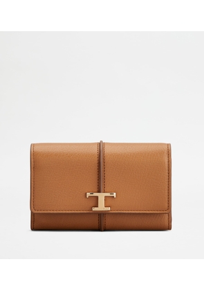 Tod's - T Timeless Wallet in Leather, BROWN,  - Wallets