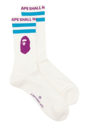 A BATHING APE® logo-intarsia striped ribbed socks - Neutrals