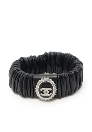 CHANEL Pre-Owned 1986-1988 CC Mark leather scrunchie - Black