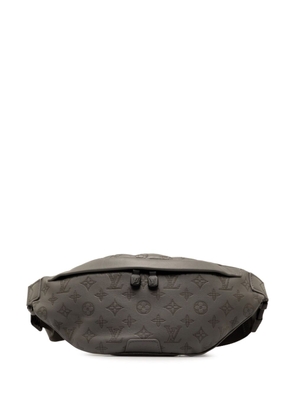Louis Vuitton Pre-Owned 2021-2023 Monogram Shadow Discovery Bum belt bag - Grey