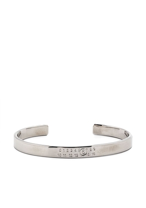 MM6 Maison Margiela numbers-engraved open-cuff bracelet - Silver