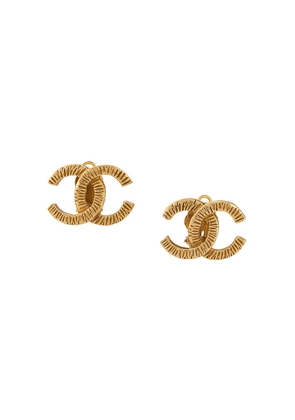CHANEL Pre-Owned 1990s interlocking CC earrings - Gold