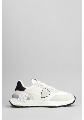 Philippe Model Antibes Low Sneakers In White Suede And Fabric