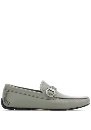 Ferragamo Gancini-plaque leather driver shoes - Grey