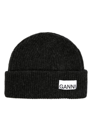 GANNI logo-patch ribbed beanie - Black