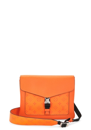 louis vuitton Louis Vuitton Taigarama Messenger Shoulder Bag in Volcano Orange - Orange. Size all.