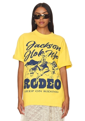 Diamond Cross Ranch Buck T-shirt in Yellow. Size M.