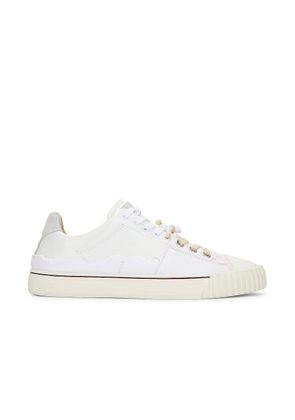 Maison Margiela New Evolution Low Sneaker in White & Off White - White. Size 41 (also in 42).