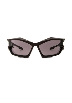 Givenchy Cat Eye Sunglasses in Black - Black. Size all.