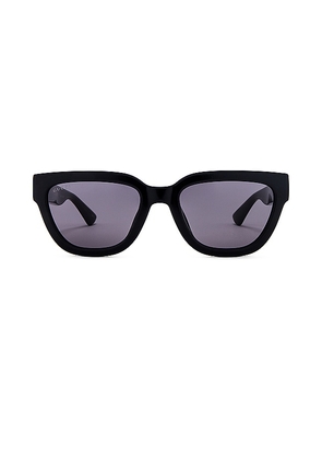 Gucci Minimal Cat Eye Sunglasses in Black.