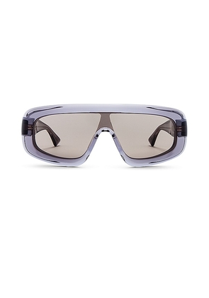 Bottega Veneta Curvy Mask Sunglasses in Grey.
