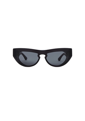 Burberry Cat Eye Sunglasses in Black.