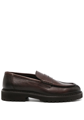 Doucal's penny-slot pebbled leather loafers - Brown