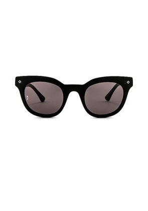Wonderland Perris Sunglasses in Black.