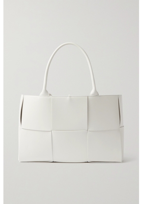 Bottega Veneta - Arco Medium Intrecciato Leather Tote - Off-white - One size