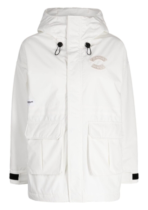 CHOCOOLATE logo-patch hooded jacket - White