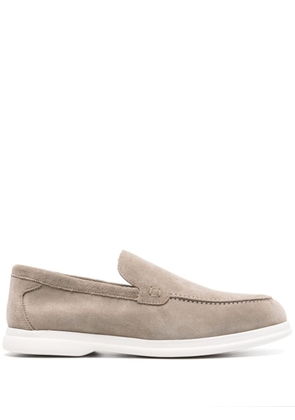 Doucal's round-toe suede loafers - Neutrals