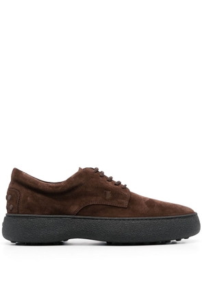 Tod's logo-embroidered suede derby shoes - Brown