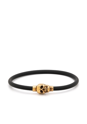 Alexander McQueen skull-charm slip-on bracelet - Black