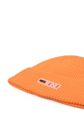 MCQ logo-patch ribbed-knit beanie - Orange