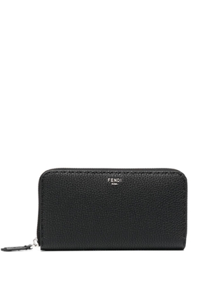 FENDI logo-plaque leather zipped wallet - Black