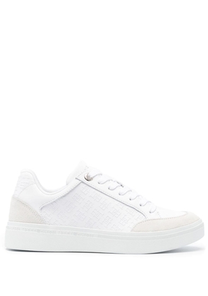 Tommy Hilfiger embossed-logo leather sneakers - White