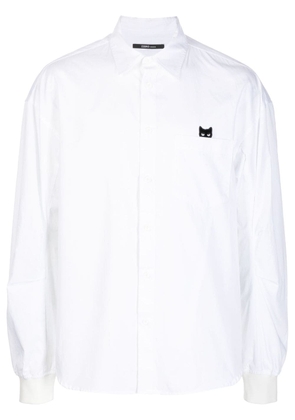 ZZERO BY SONGZIO logo-patch cotton shirt - White