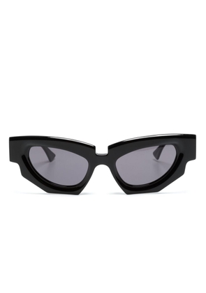 Kuboraum cat-eye tinted sunglasses - Black