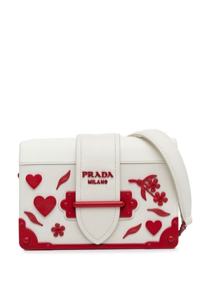 Prada Pre-Owned 2016-2023 Saffiano Trimmed City Calf Cahier Flower Heart crossbody bag - White