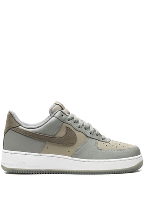 Nike Air Force 1 '07 LV8 'Dark Stucco' sneakers - Grey