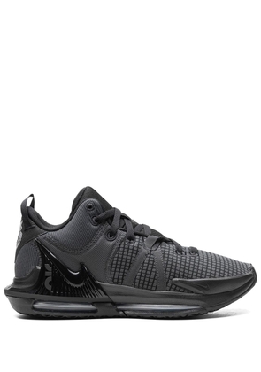 Nike LeBron Witness 7 sneakers - Black