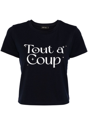 tout a coup logo-print cropped T-shirt - Blue