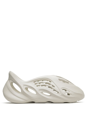 adidas Yeezy YEEZY Foam Runner 'Ararat' sneakers - White