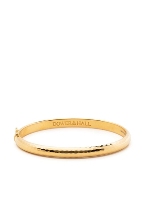 DOWER AND HALL Nomad hammered bangle bracelet - Gold