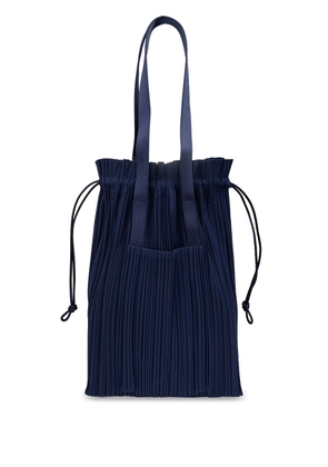 Pleats Please Issey Miyake fully-pleated drawstring tote bag - Blue