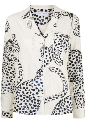 Desmond & Dempsey tiger-print pyjama set - White