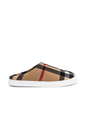 Burberry Homie Slippers in Archive Beige - Beige. Size 40 (also in 41).