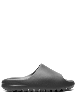 adidas Yeezy 'Dark Onyx' slides - Grey