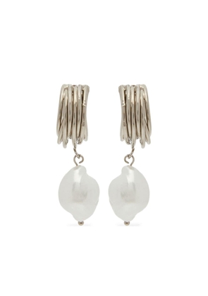 ERDEM twisted-hoop faux-pearl earrings - Silver