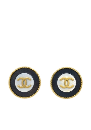 CHANEL Pre-Owned 1993 CC button clip-on earrings - Gold